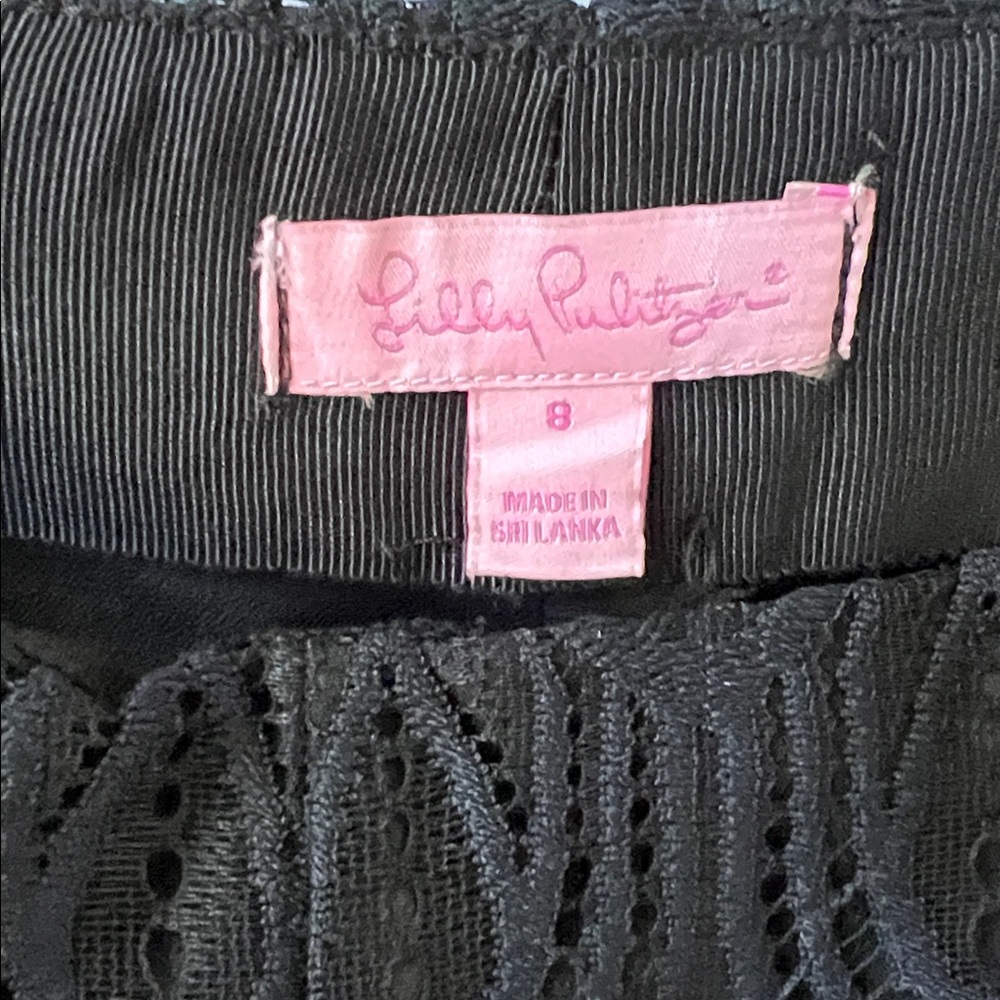 Lilly Pulitzer Hutton Shorts in black Two-Tone Feather Eyelet Scallop Lace 8 - Picture 3 of 9